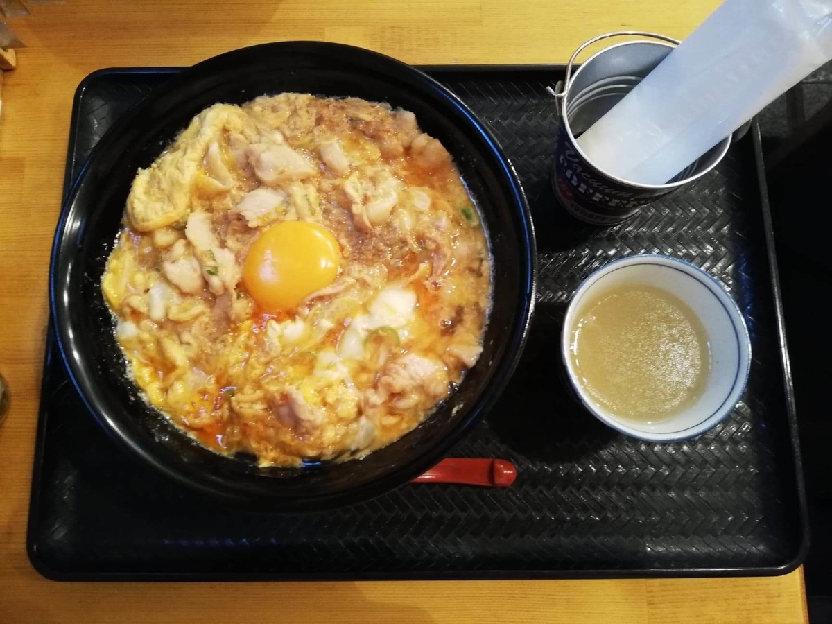 本川越『小江戸オハナ』の、親子丼セットの写真