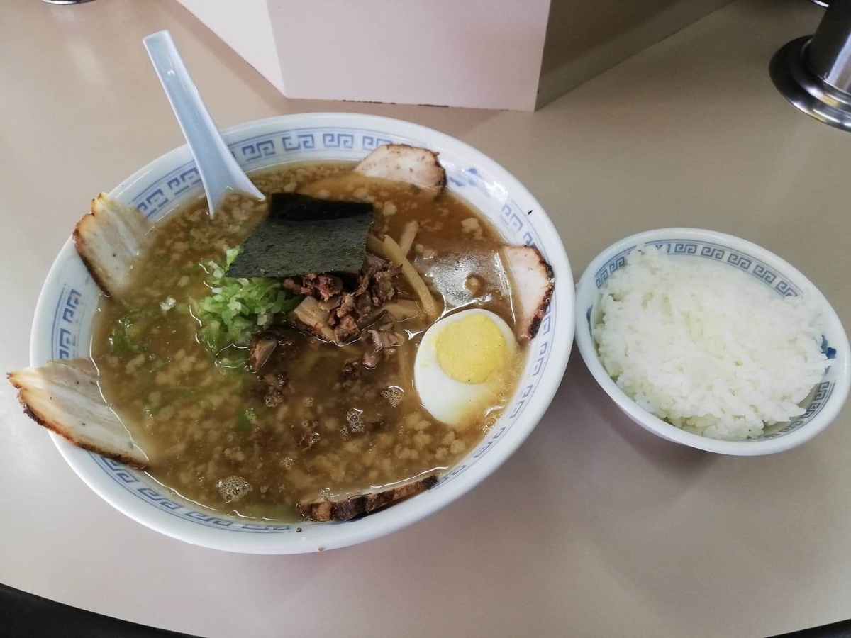 光が丘『めんくい』のとんこつラーメンセットの写真