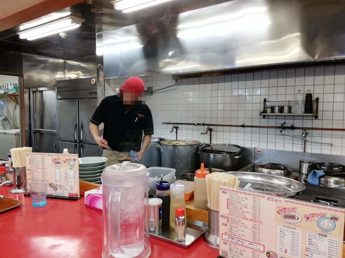 新座『くるまやラーメン』の店内写真②