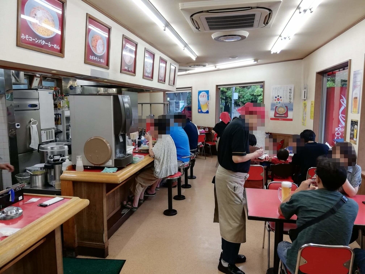 新座『くるまやラーメン』の店内写真③