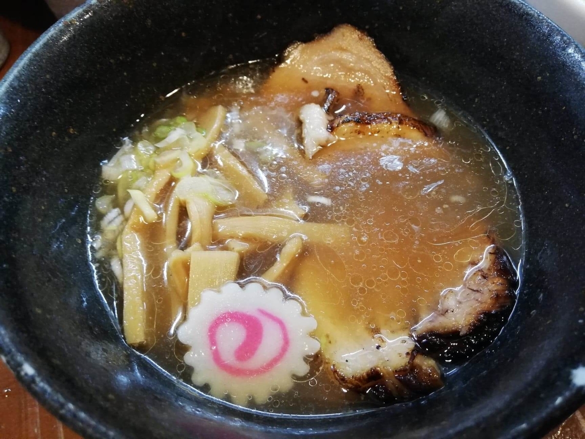 光が丘『大勝軒いぶき』の冷やしつけ麺のスープの写真