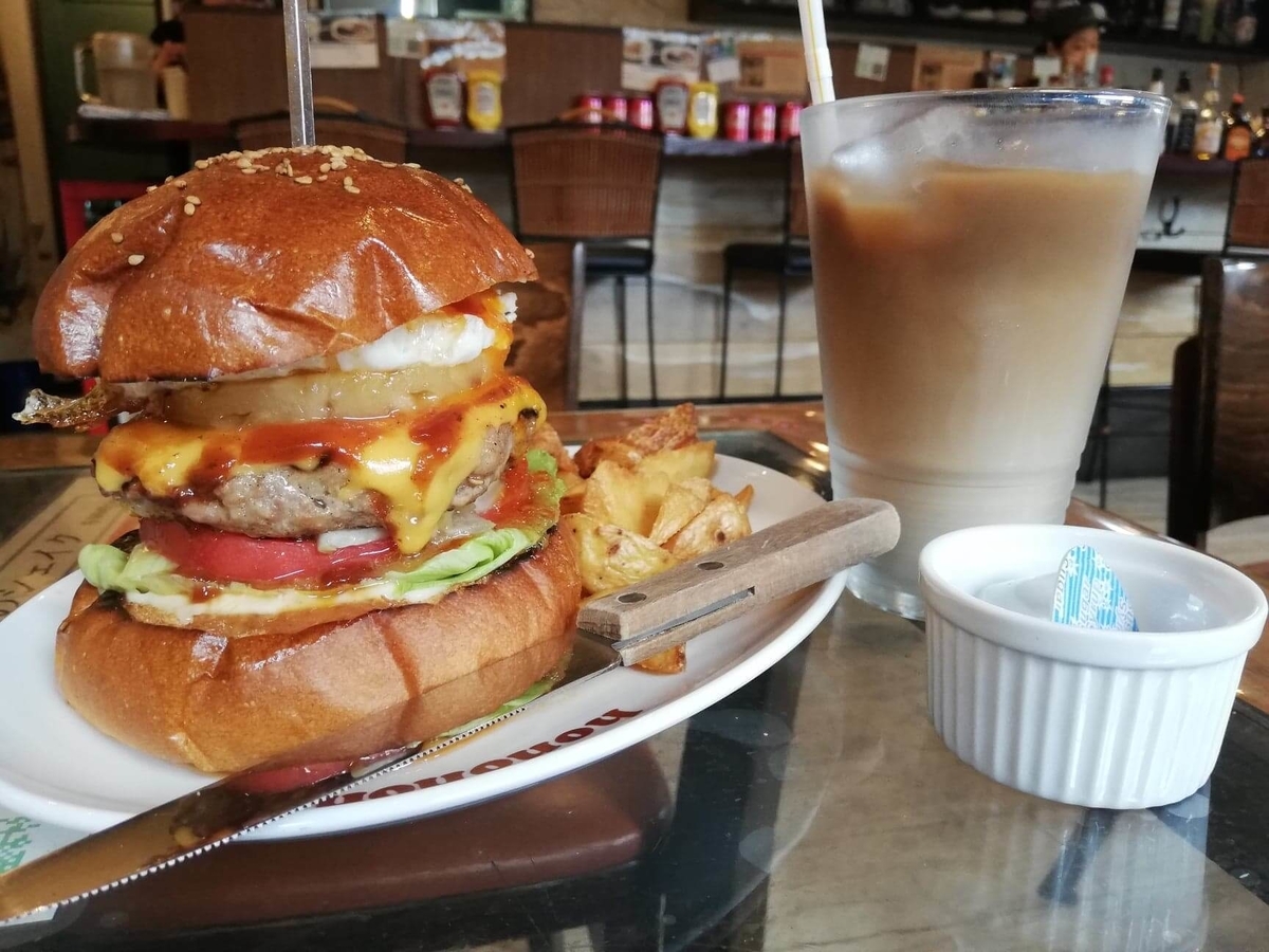 本川越『バーガーカフェホノホノ（BurgerCafe honohono）』のホノホノバーガーセットの写真