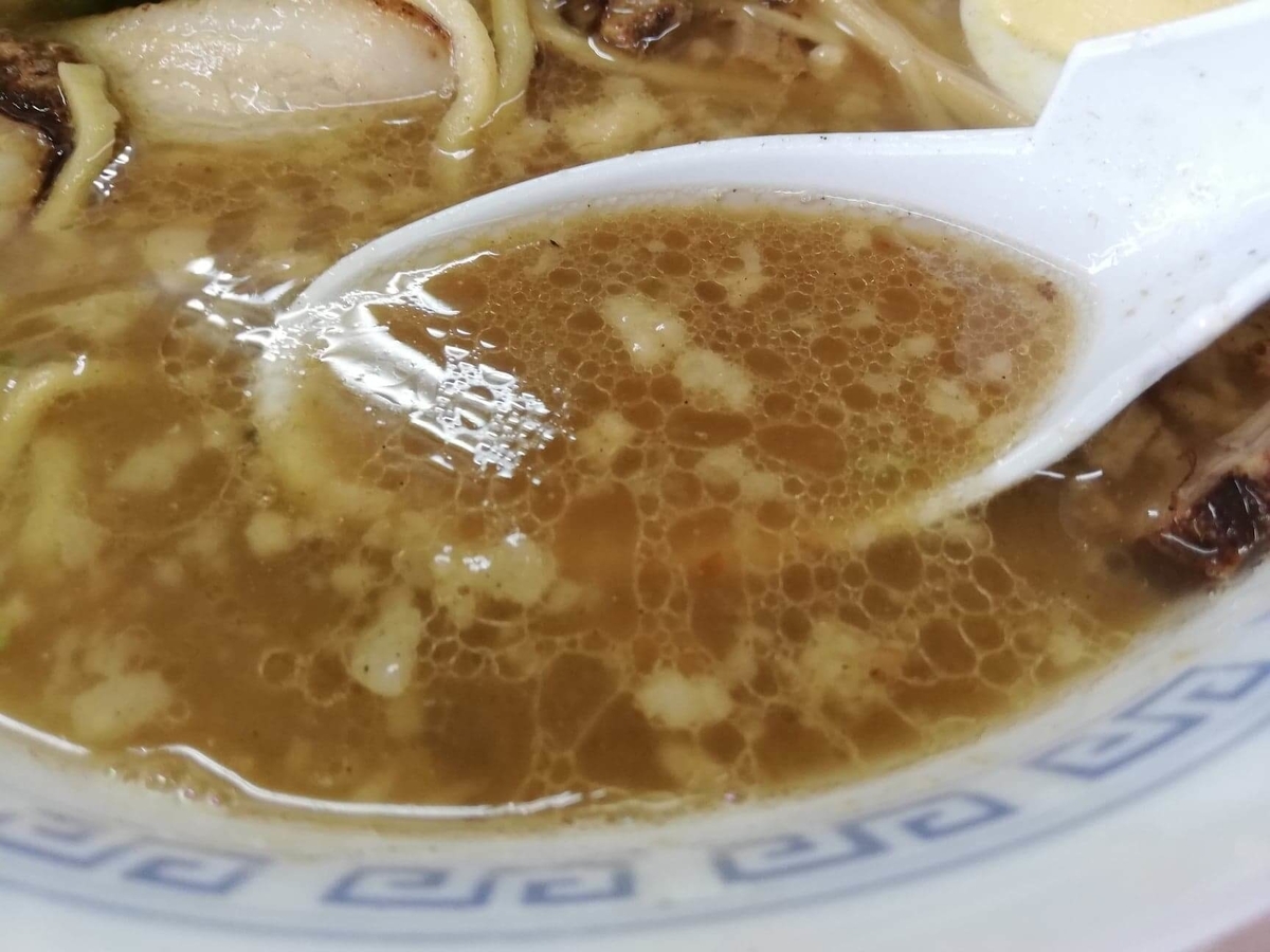 光が丘『めんくい』のとんこつラーメンのスープの写真