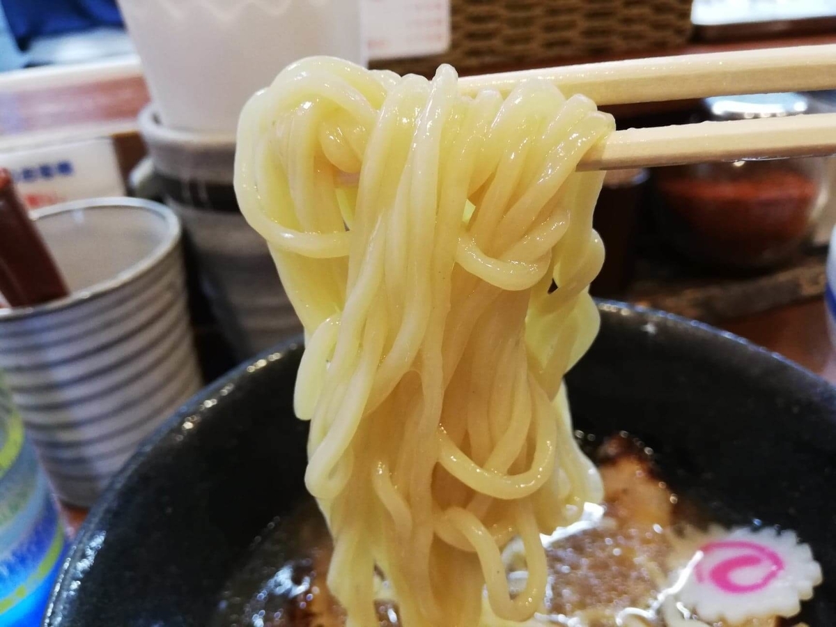 光が丘『大勝軒いぶき』の冷やしつけ麺の麺のアップ写真