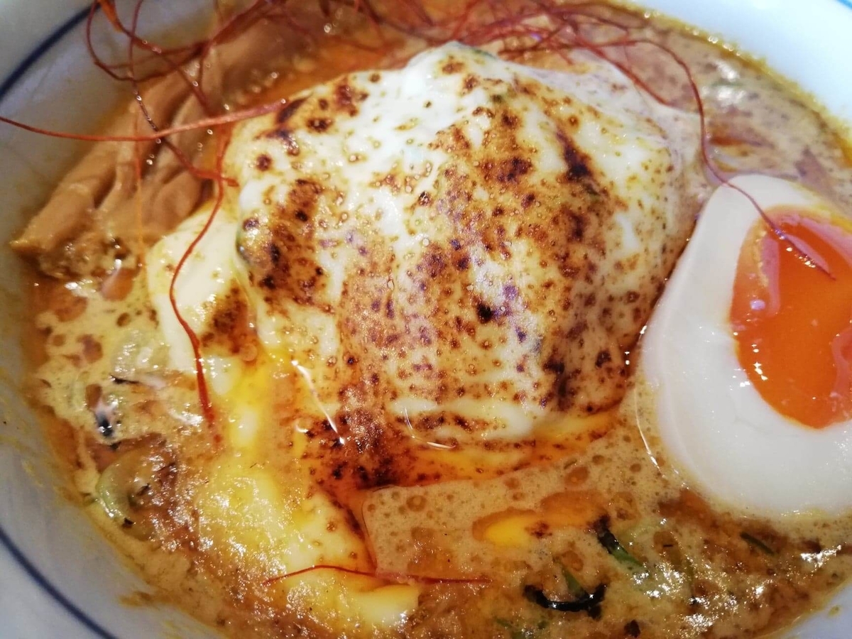 高田馬場『つけ蕎麦安土』の、カレーチーズの写真