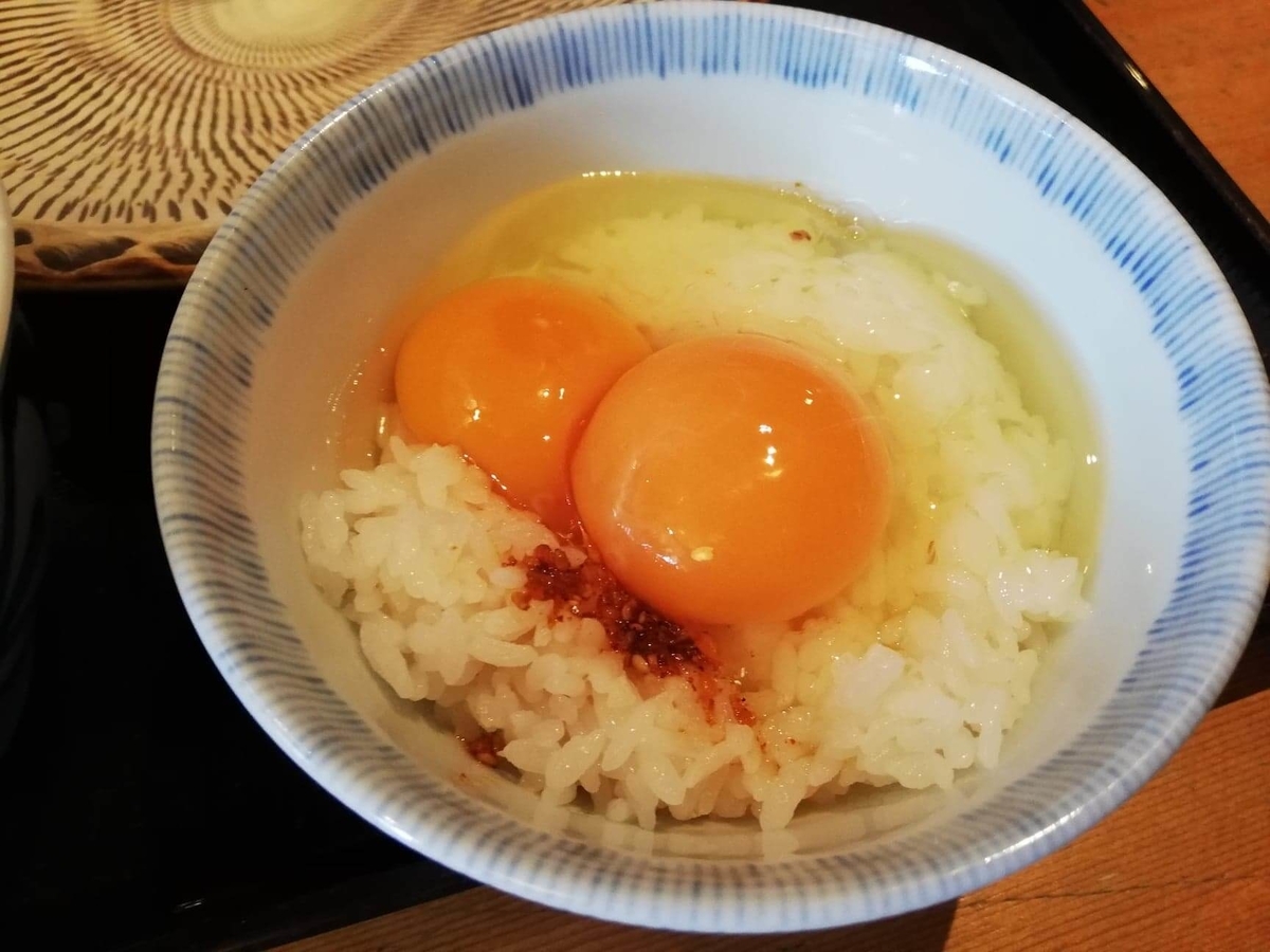 高田馬場『つけ蕎麦安土』の卵かけご飯の写真