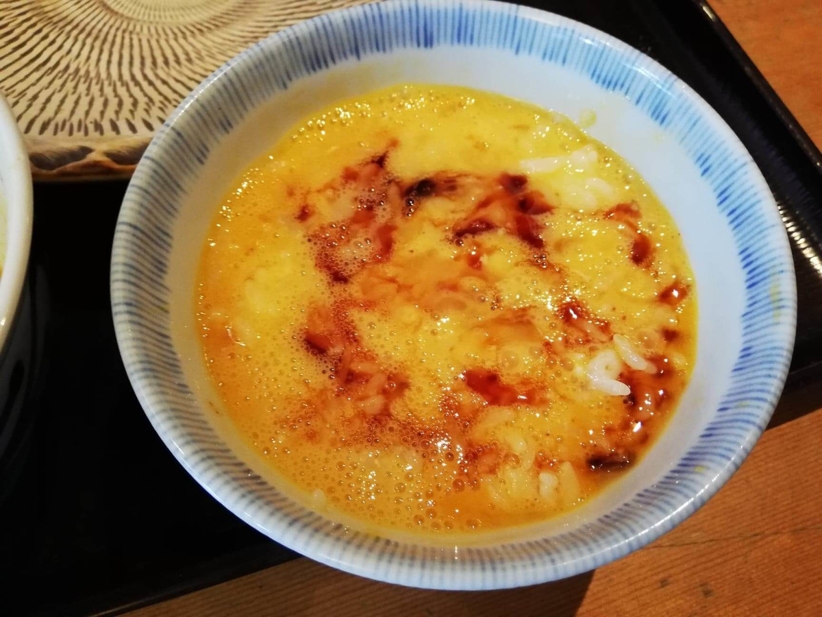 高田馬場『つけ蕎麦安土』の卵かけご飯の写真