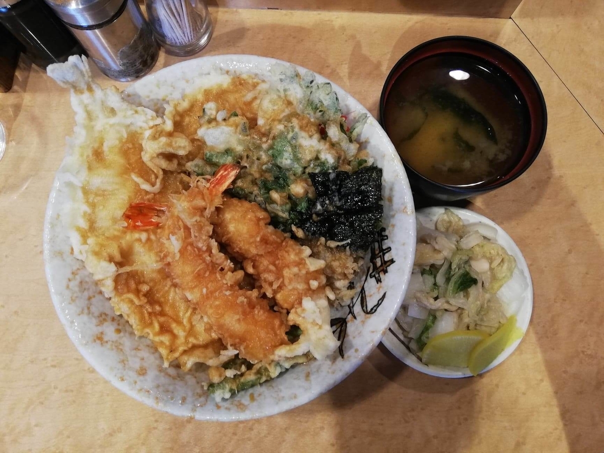 池袋『天丼ふじ』のジャンボ天丼セットの写真