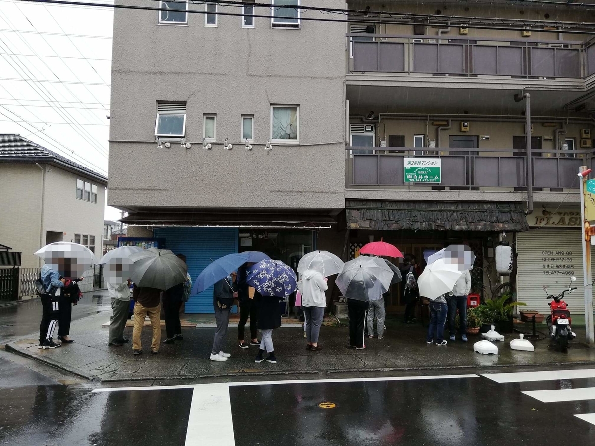 新座（保谷駅）『うどんや藤』の行列写真