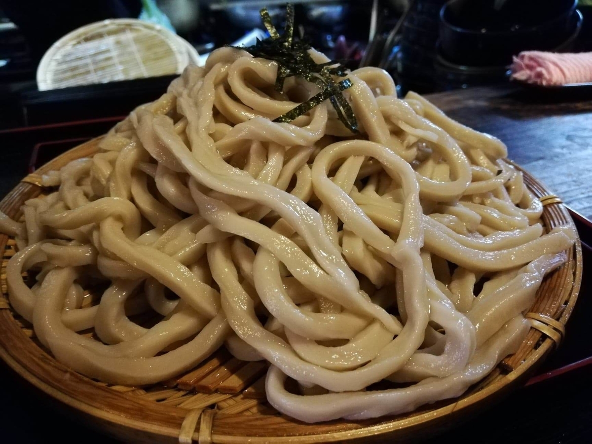 新座（保谷駅）『うどんや藤』の肉うどんのアップ写真