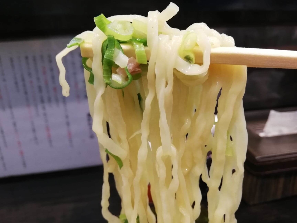 武蔵浦和『麺匠むさし坊』の、太麺全部入りラーメンの麺の写真