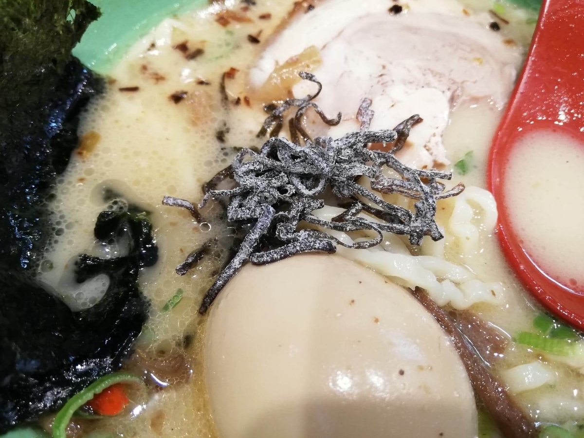 武蔵浦和『麺匠むさし坊』の、太麺全部入りラーメンの写真