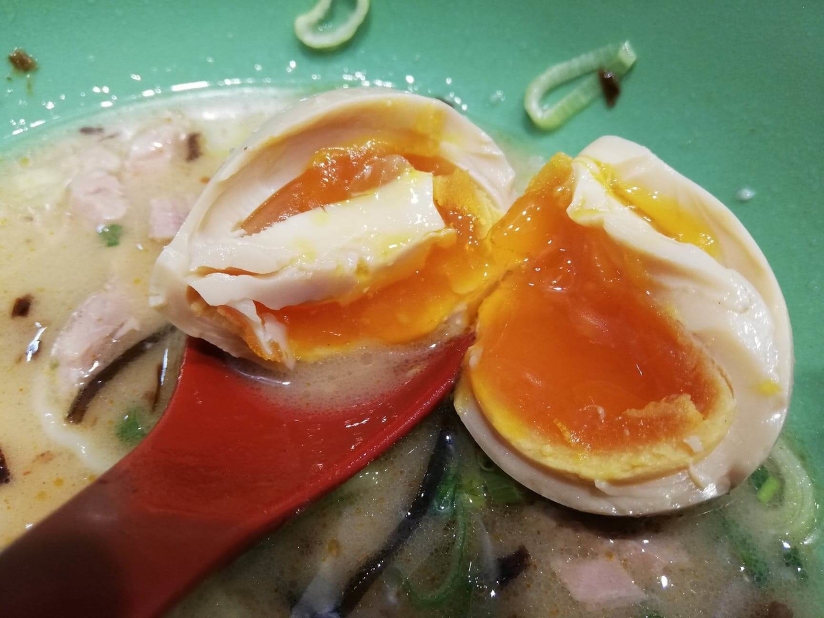 武蔵浦和『麺匠むさし坊』の半熟卵の写真