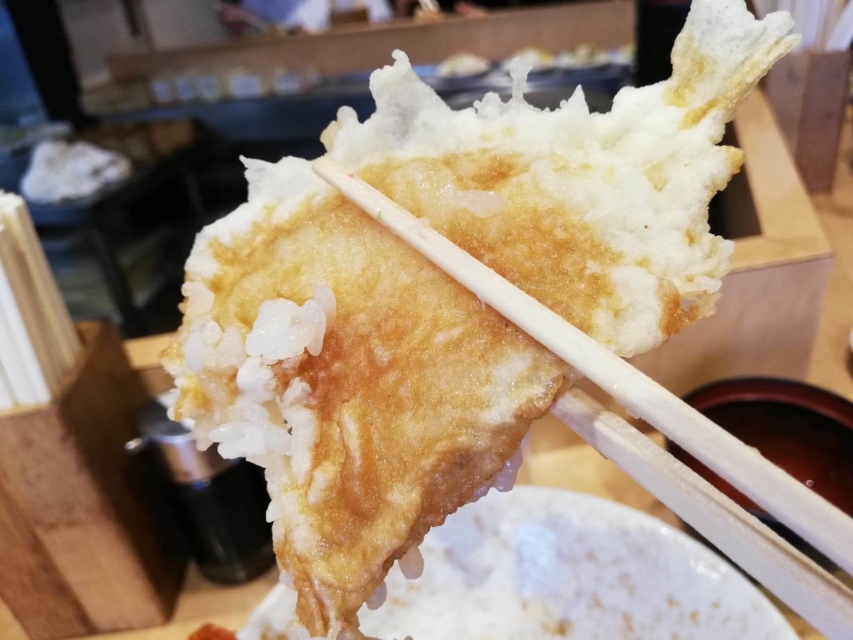 池袋『天丼ふじ』のジャンボ天丼のキスフライの写真