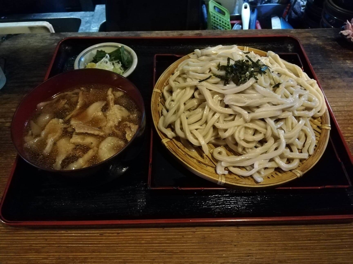 新座（保谷駅）『うどんや藤』の肉うどんの写真