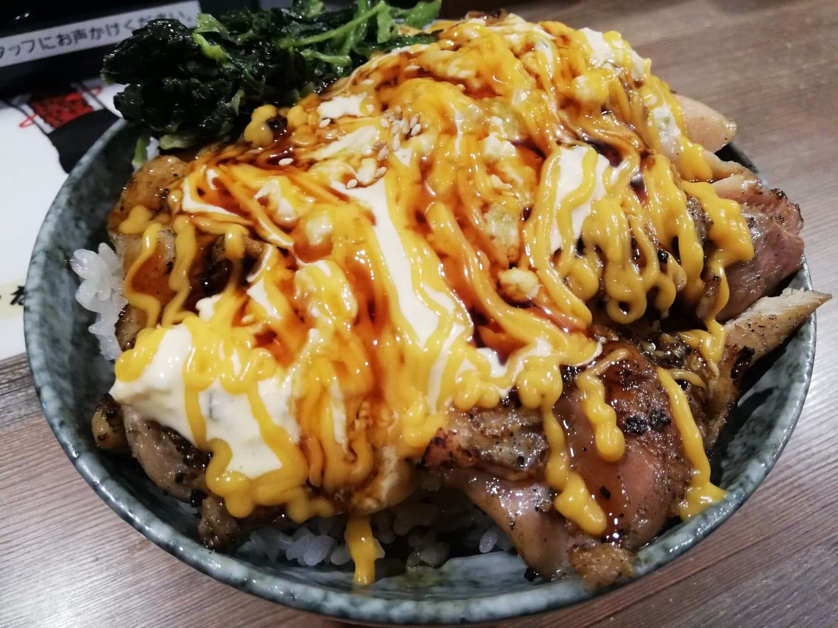 高田馬場（早稲田駅周辺）『どんぴしゃり』の炭焼鶏タル丼の写真