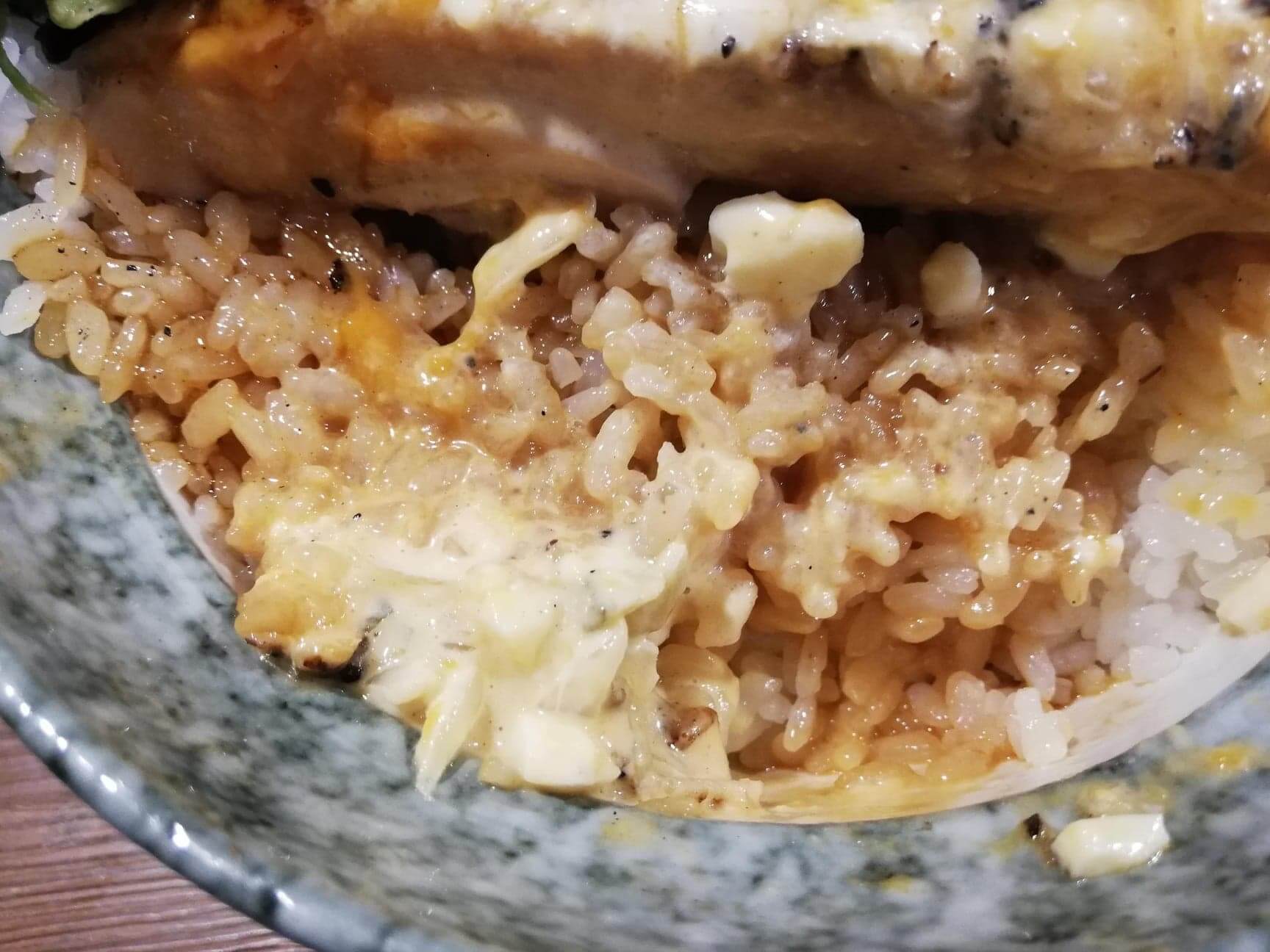 高田馬場（早稲田駅周辺）『どんぴしゃり』の炭焼鶏タル丼のアップ写真