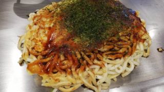 広島県『薬研堀八昌』のうどん肉玉の写真