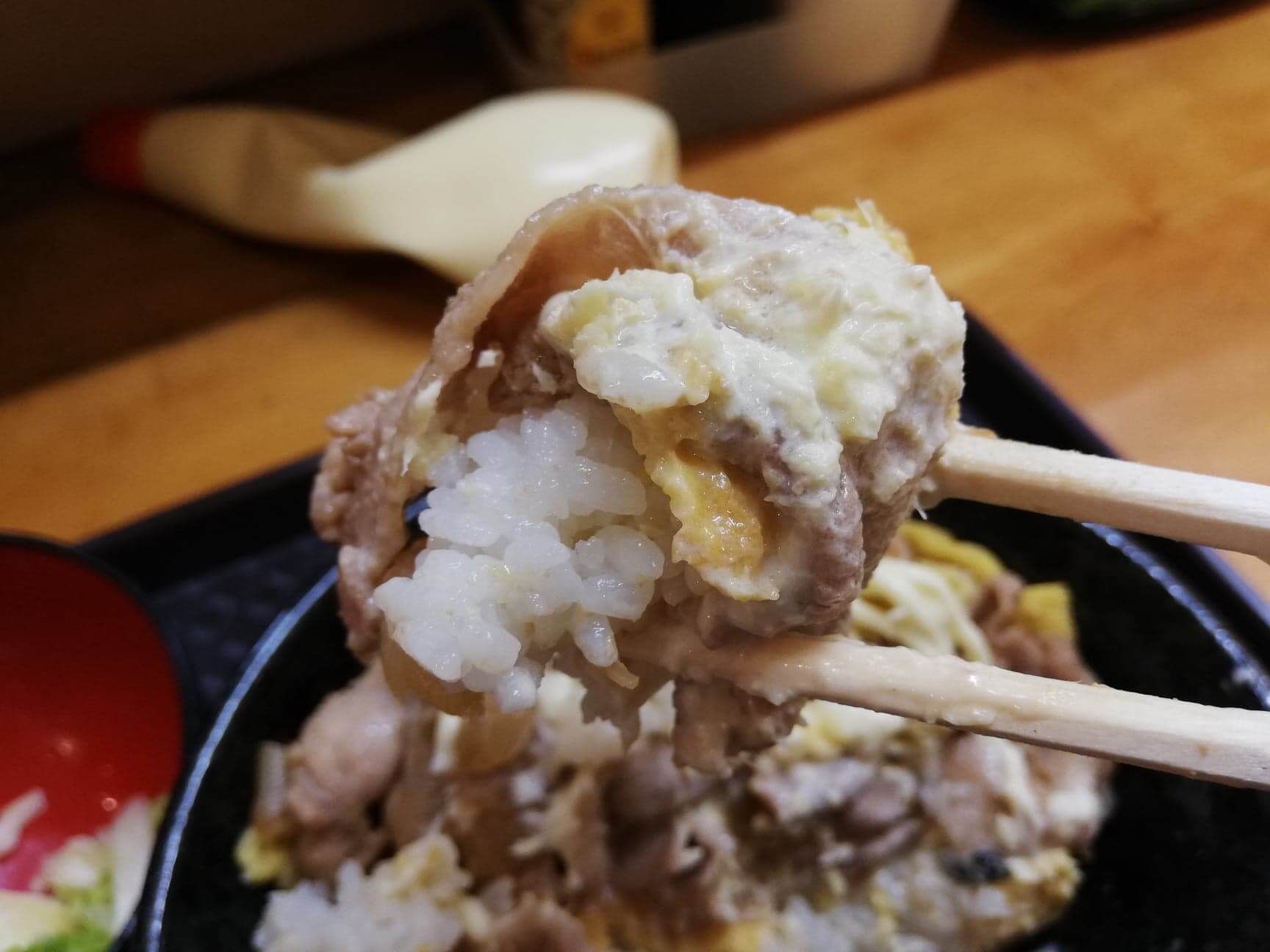 江古田『笑姜や』の、理想の生姜焼き丼のアップ写真