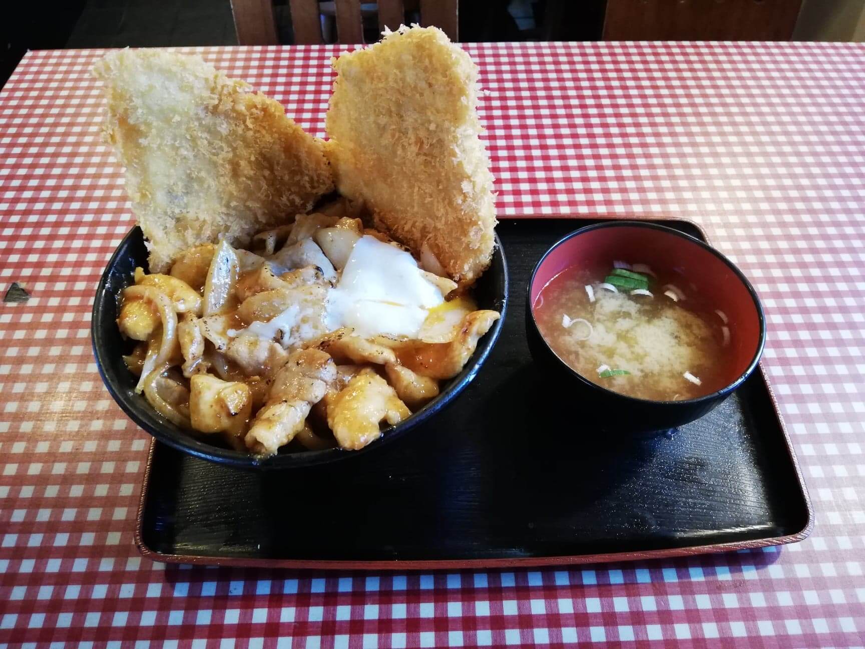 江古田『キッチン男の晩ごはん女の昼ごはん』のスタミナ野郎丼（極み）の写真