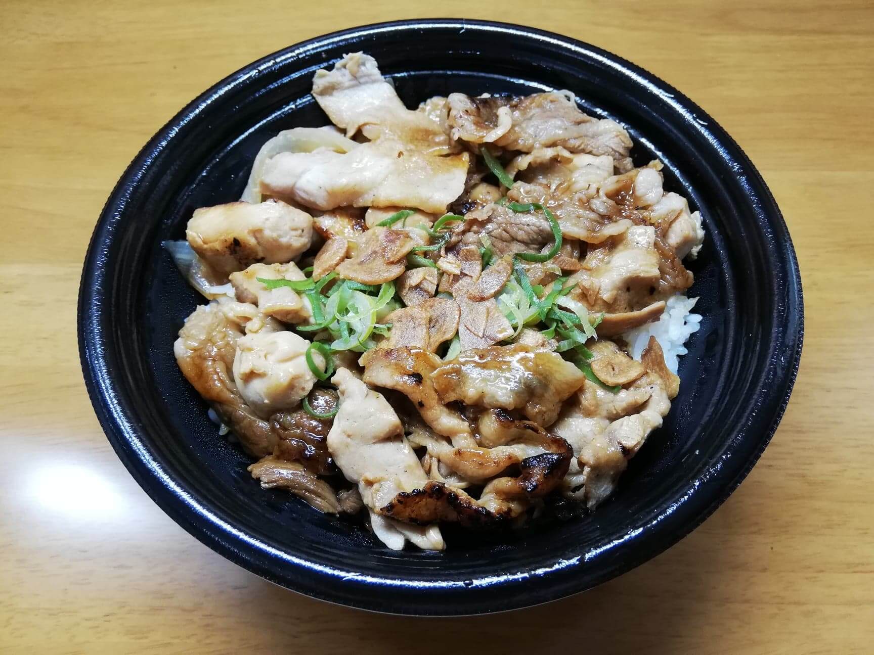 吉野家の『スタミナ超特盛丼』の写真